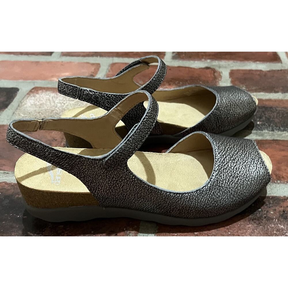 Dansko Marcy Peep Toe Leather Wedge Sandals Pewter Metallic Size 40 (9.5-10) - Picture 2 of 10